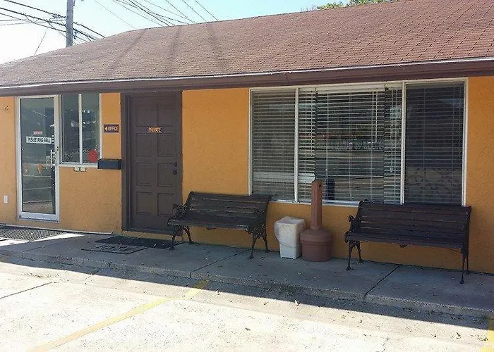 Cooks Motel